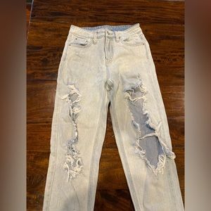 Wildfable light washed ribbed jeans & butt rip!!